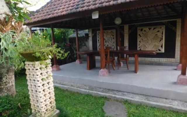 Keong Sari Guest House