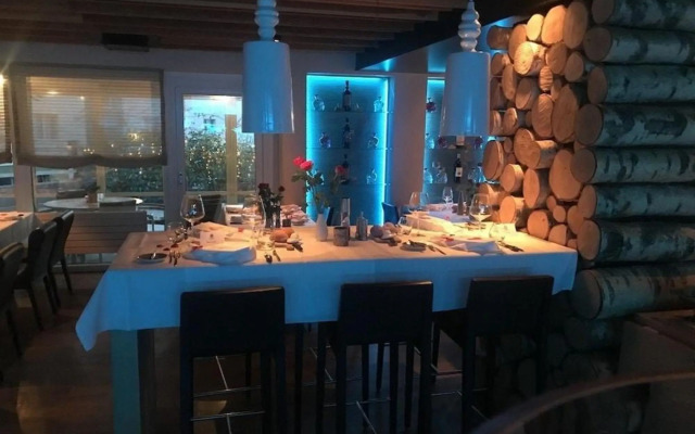 Adhhoc Hotel