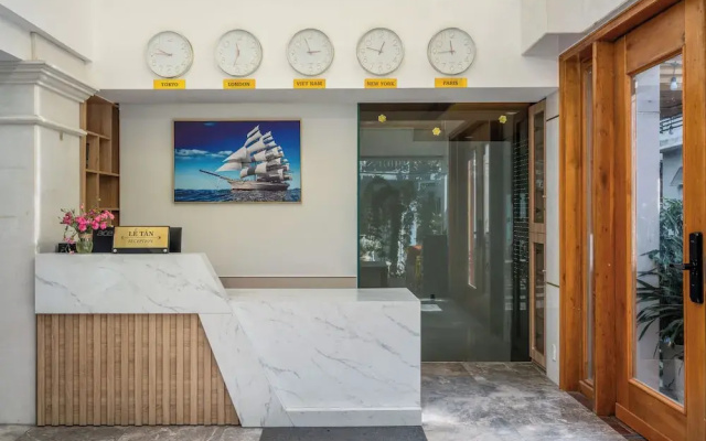 Happy House Hotel & Apartment