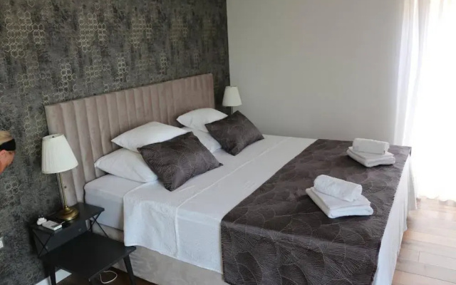Charming One-bedroom Apartment in Ugljan