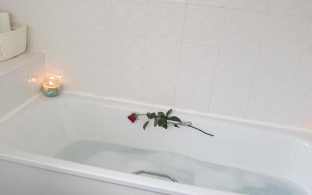 Romantic Break for 2 with Hot Tub