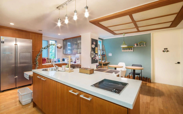 Beauty in Guesthouse (Female Only)