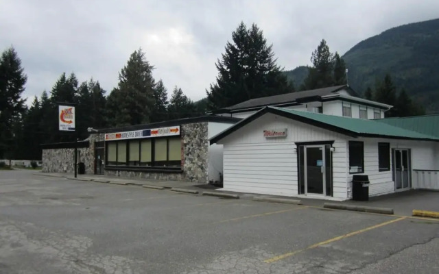 The Mighty Fraser Motel