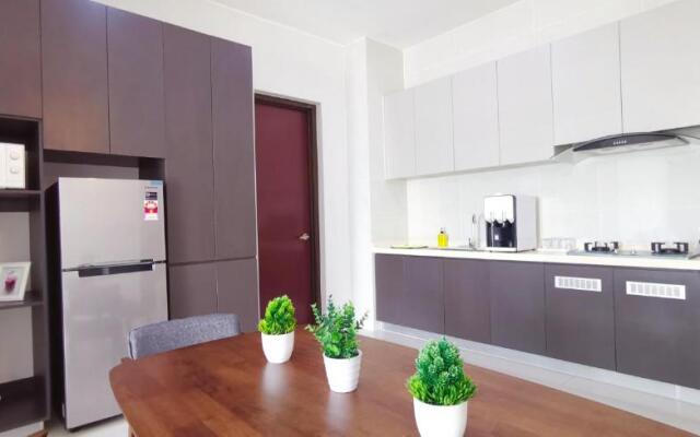 Superb Seaview Royal Strand Danga Bay Country Garden