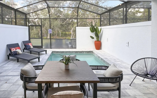 Upstay - Modern Family Townhouse w Private Pool