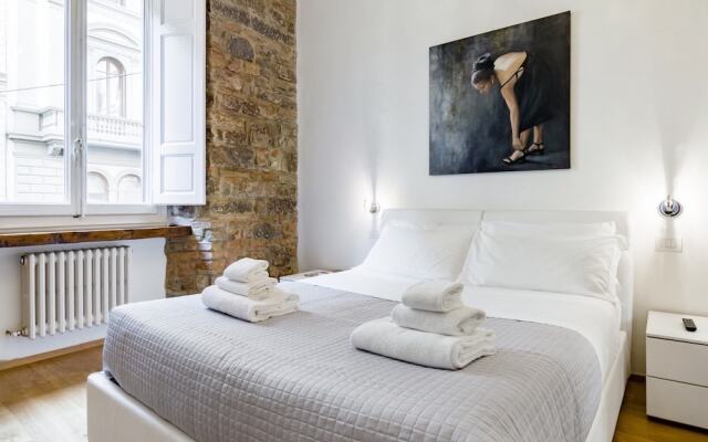 Luxury 2 Bedroom Apartment with Hot Tub - Florence City Center