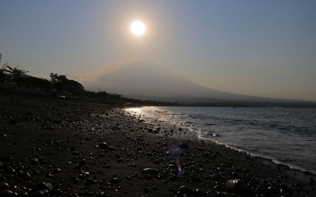 Valomia Beachfront