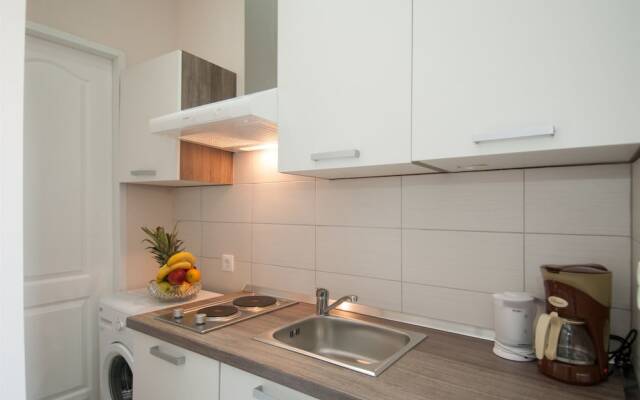 Apartments Tomic A8