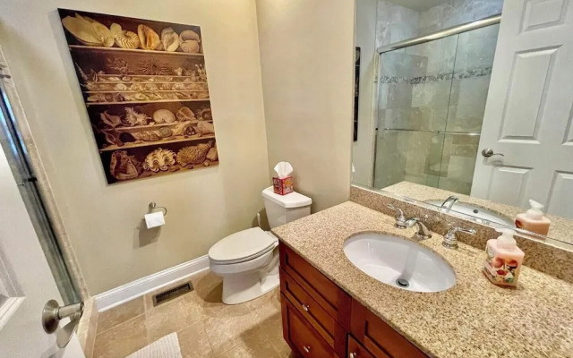 Blacstone Avenue 38285