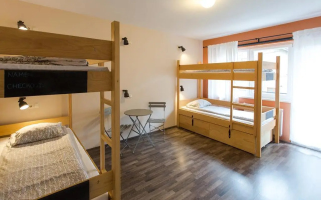 Falling Lakes Hostel