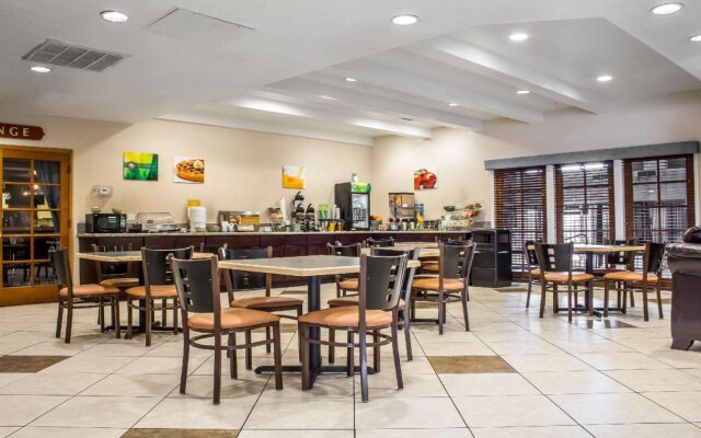 Clarion Pointe Winslow I-40