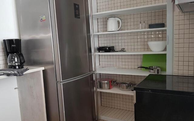 Ionian Apartment- Athens Center, 6 BD, 2.5 BATH