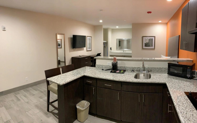 Scottish Inn & Suites - IAH Airport