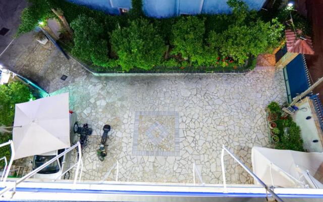 Elidon Apartments