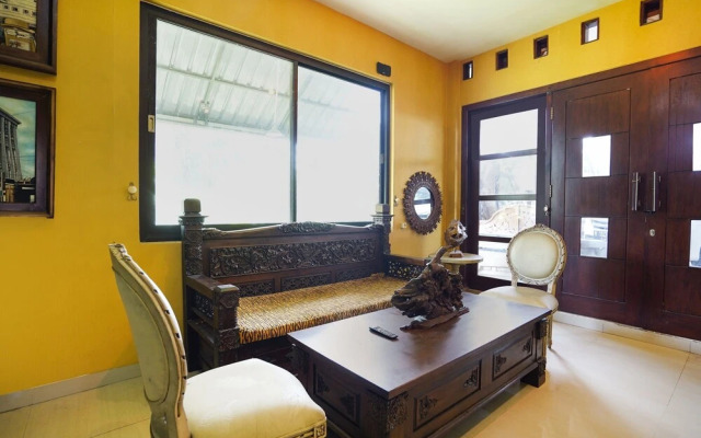 OYO 92114 Homestay Riverside Duko