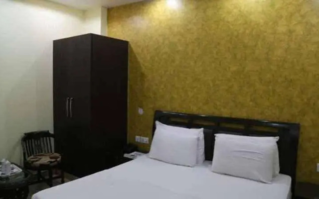 OYO 1908 Hotel Universe Inn