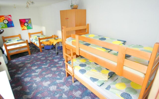 Hostel 021