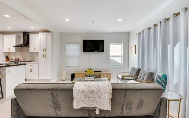Windsor Hills Home w/ Grill & Yard, Near Beaches