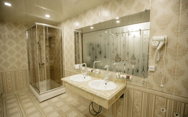 Caravan Hotel