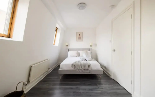 Stylish 2 Bedroom Apartment - Shepherd s Bush
