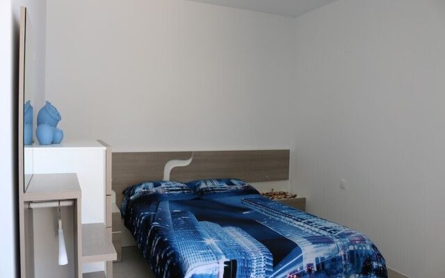 Villa con piscina Activa28