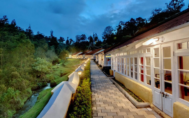 OYO Premium Golf Club Road