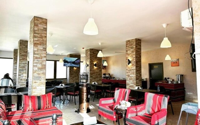 Alanbat Hotel