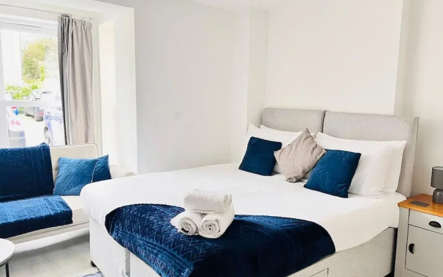 Tanzanite Apartment in Cambridge