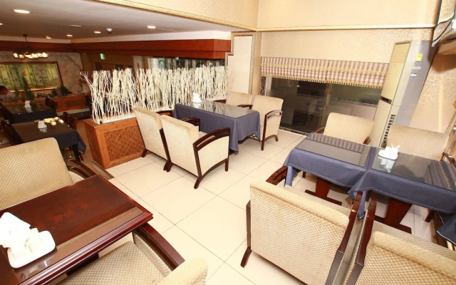 Amour Hotel