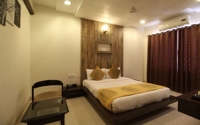 Marigold- Newly Renovated Hotel