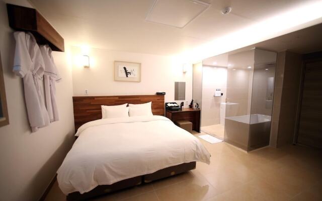 Hotel You&I