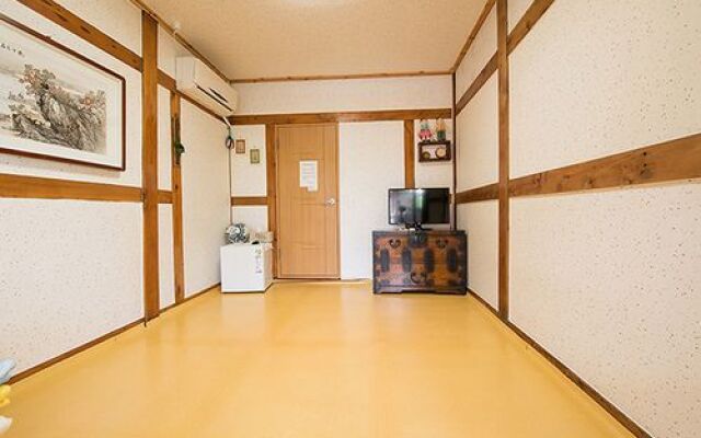 Jeonju Ddlanche Bongwan Pension