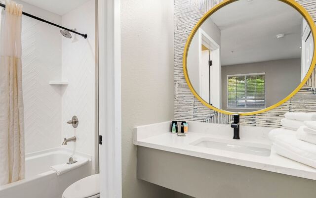 Newly Renovated Atlanta Gem Central Buckhead Apt