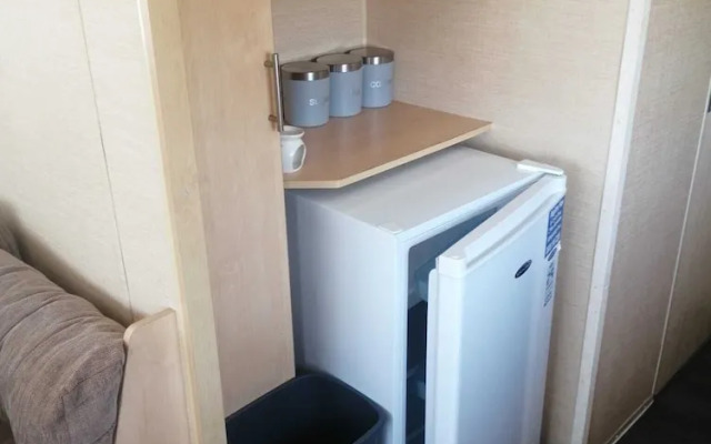 Adorable 2 Bedroom Caravan in Clacton-on-sea