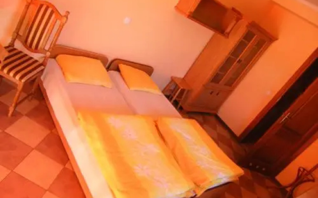 Pokoje Gościnne "Pod Klonem"