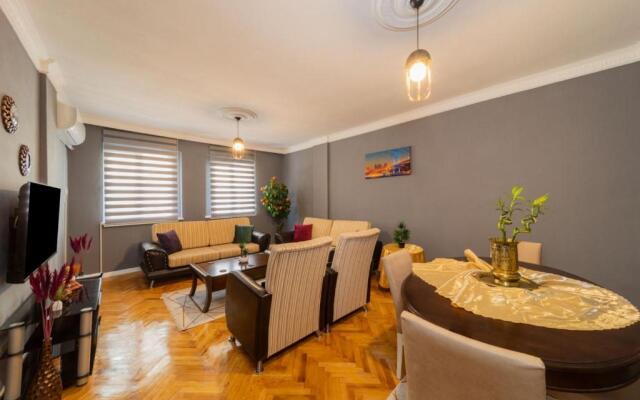 Central Flat Close to the Beach in Muratpasa