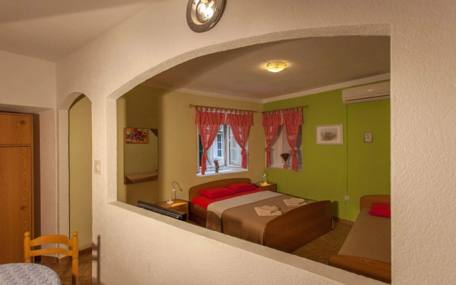 Guest House Floreus Cres