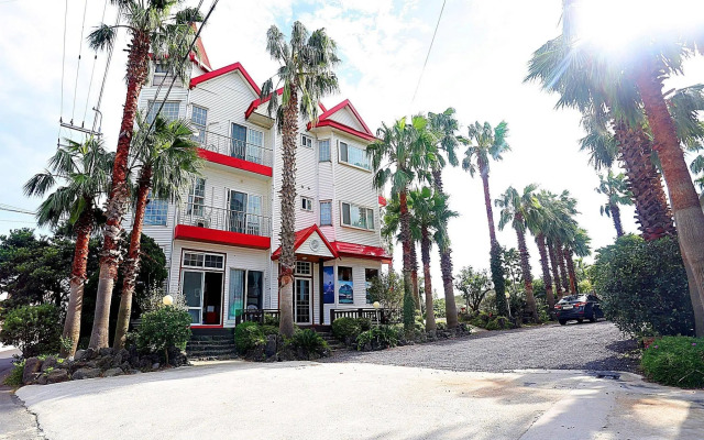 Luna in Jeju Pension