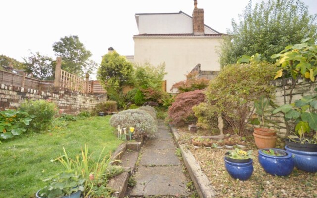 Eclectic Home In Trendy Bristol Suburb