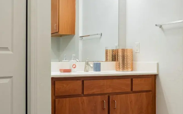 Upstay - Condo With Pool-gym-games-bbq - Walk to Uoft