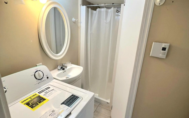 Cozy spacious Apt In Laval, Greater Montreal