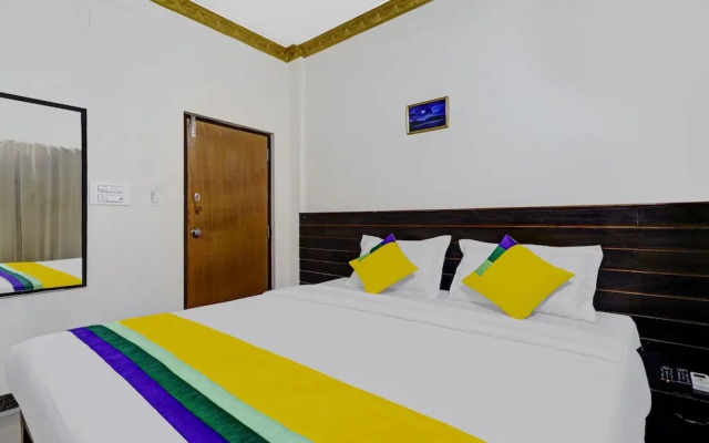 Itsy By Treebo - Lee Comfort