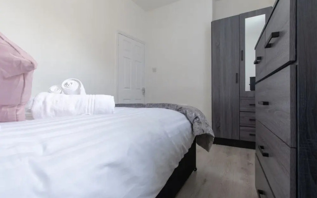Lux Apartments 4 Bedroom House Molyneux