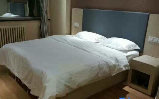Moon Hotel (Beijing Xinnan Road Miyun Station)