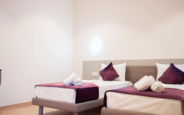 5 Wood Hotel (5 Вуд)