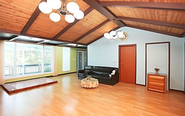 Hongcheon Spring Caravan Pension