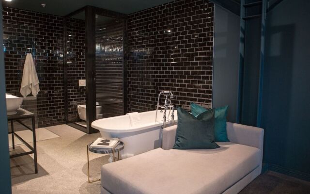 Cartel House Hotel on Loop