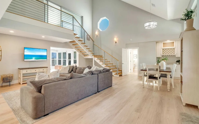 Sarasota Waterfront Pool Home With Dock