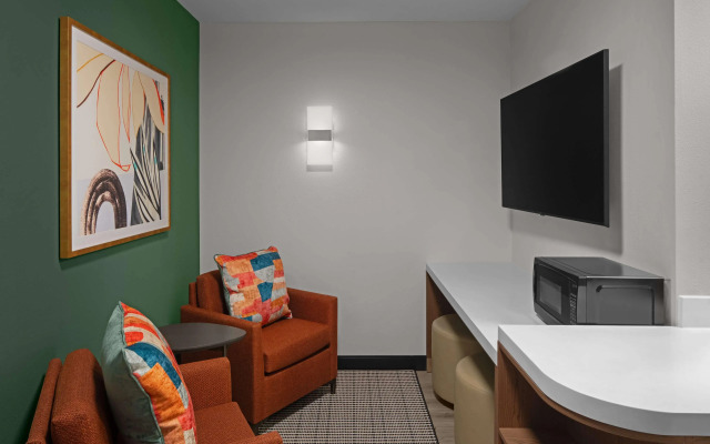 Embassy Suites By Hilton Madison Downtown