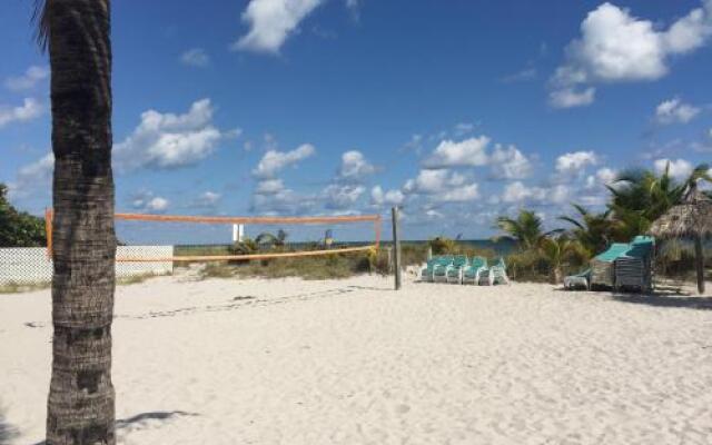 Beach Haus Key Biscayne Contemporary Apartments